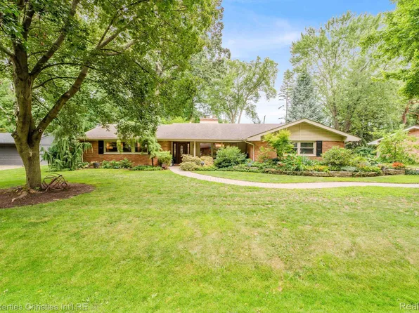 3066 Oakhill Dr, Troy, MI 48084