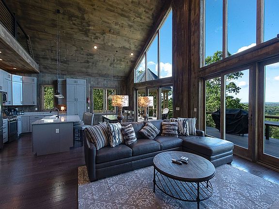 3rd image of 143 Winding Estates Dr