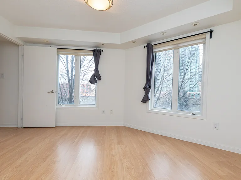 16 Laidlaw St #1704-80 — Photo 8