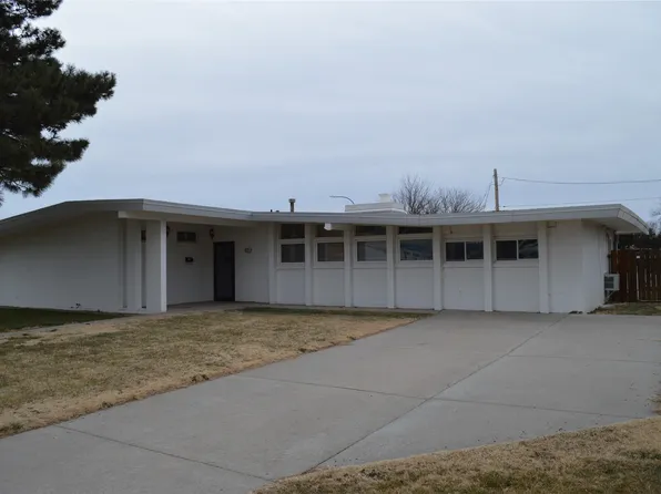 1122 Pershing Ave, Garden City, KS 67846