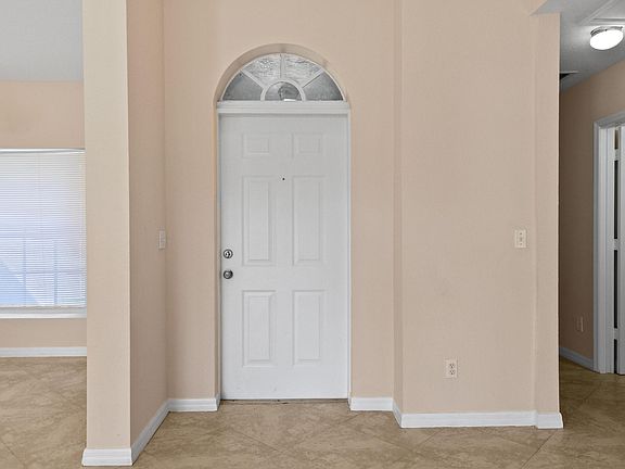 4th image of 582 NW Cornell Avenue