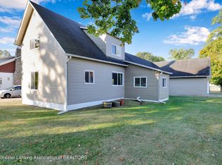 402 S Main St, Perry, MI 48872