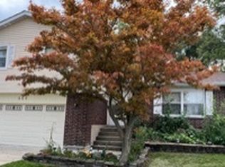 468 Heather Ln, Carol Stream, IL 60188