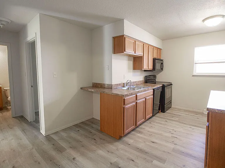 1005 W Ash St — Photo 7