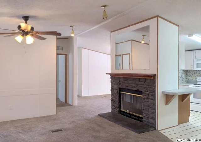 4 bed, 2.0 bath, 1748 sqft, $1,600 — Photo 2