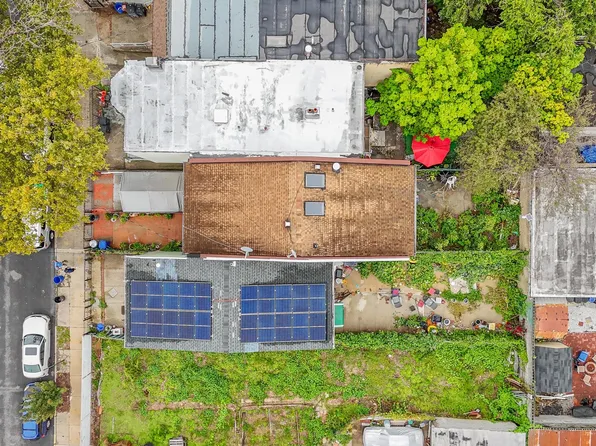 121 Montauk Avenue image 14 of 19