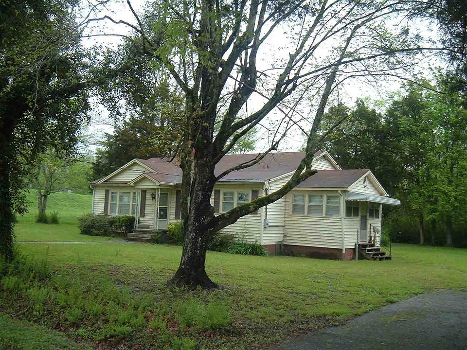 1st image of 220 Church Ln