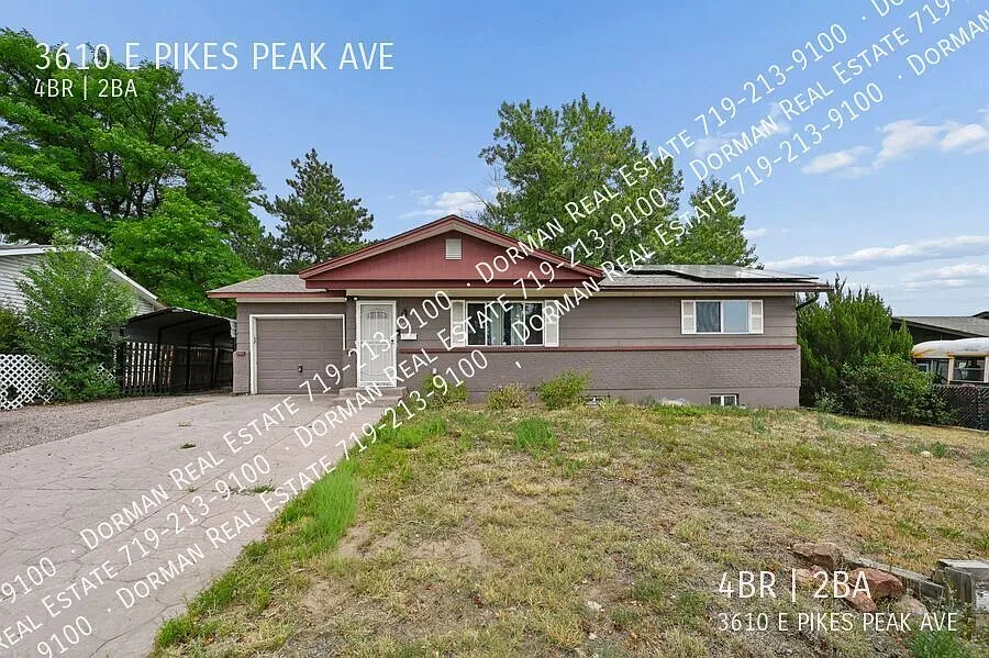 $500 OFF the first month of rent! - Bright and Cheery 4 Bedroom, 2 Bath in Park Hill! Available N... — Photo 3