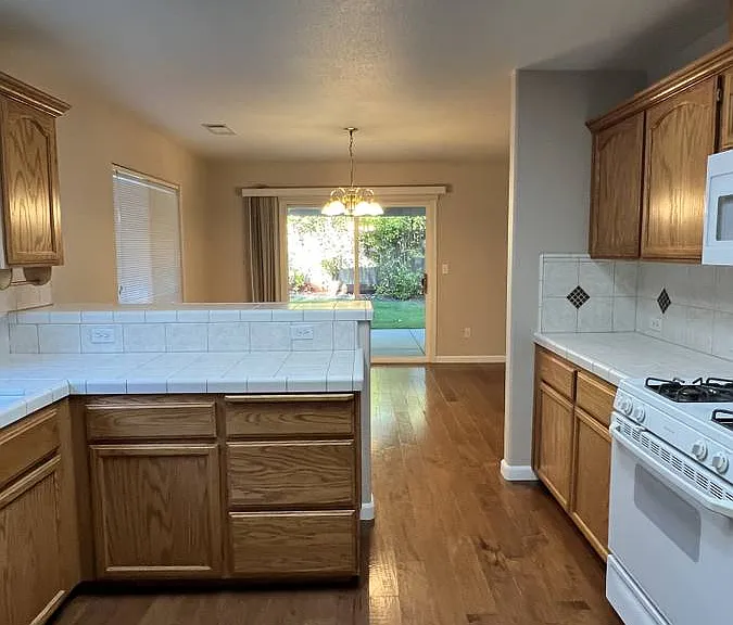 883 Paramount Way — Photo 8