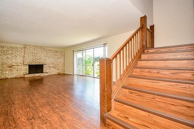 1st image of 1927 Stoney Brook Dr