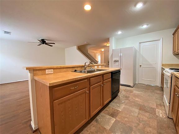 5th image of 12605 Tanja King Blvd #12605
