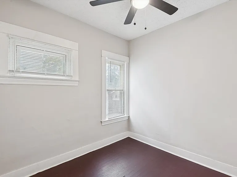 2302 Saratoga Ave — Photo 16