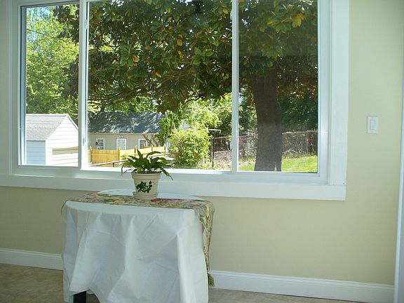 Sun Room/Breakfast Area