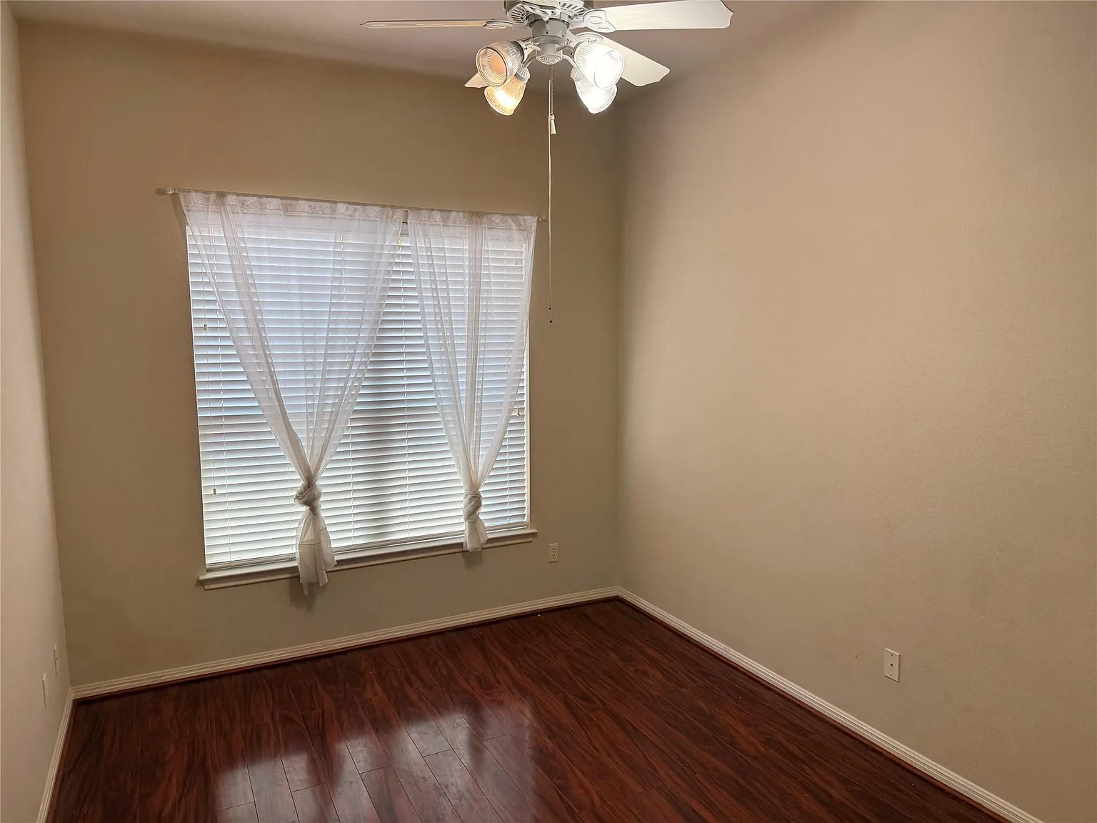 4 bed, 2.5 bath, 2662 sqft, $2,650 — Photo 3