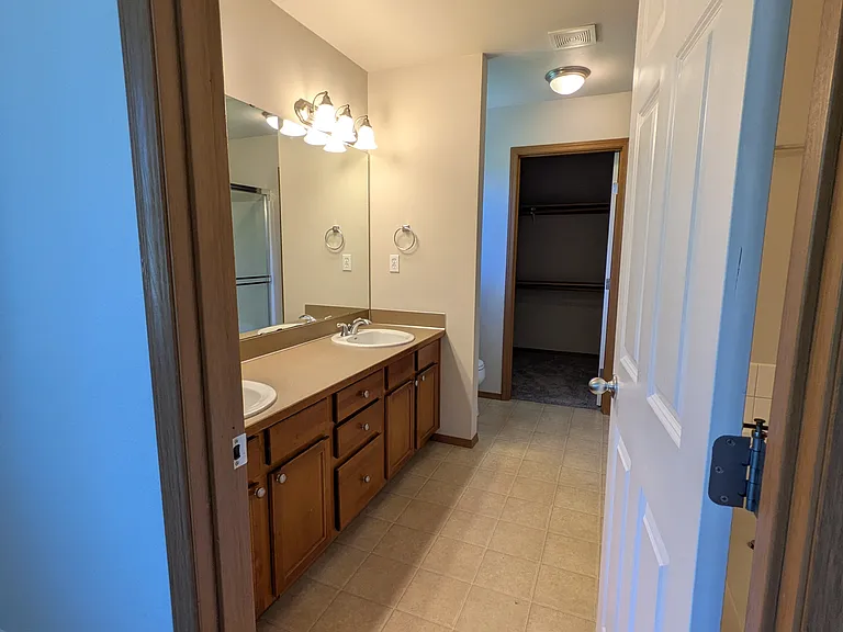 Primary bathroom has 2 sinks, separate shower and soaking tub