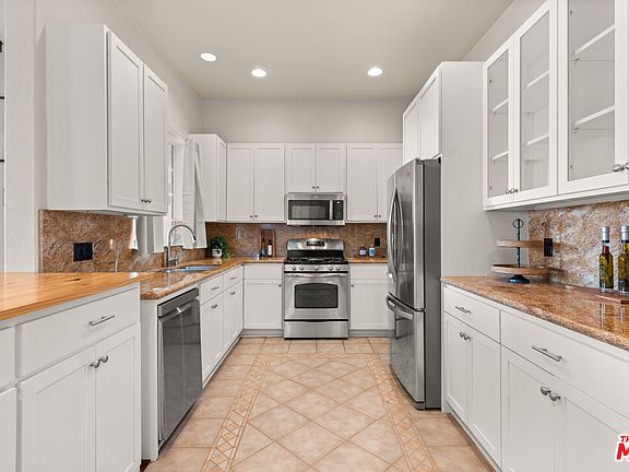 5th image of 4057 W 147th St Unit 105