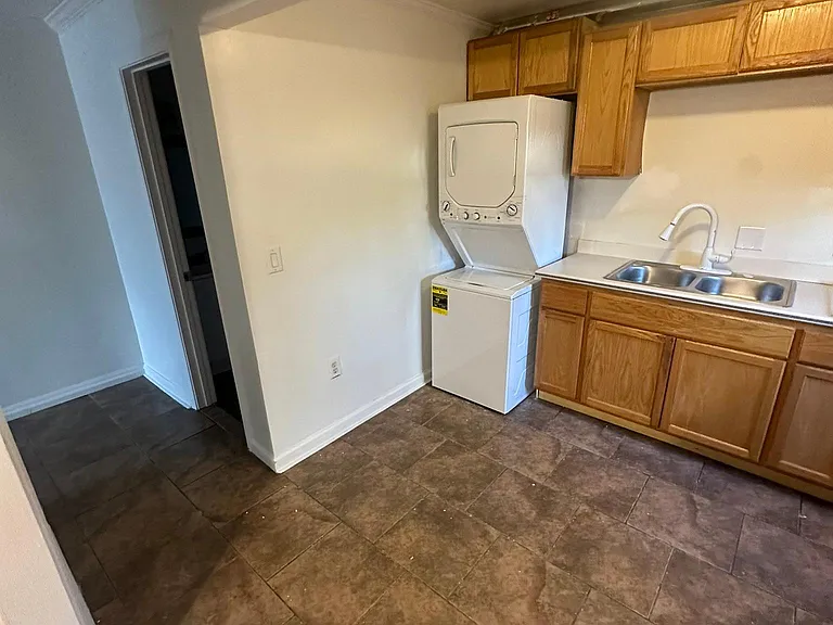 232 Lorenz Blvd #B — Photo 6