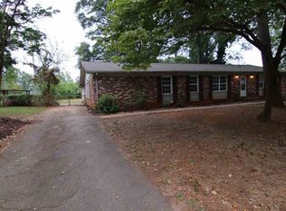 2042 Evergreen Dr, Boiling Springs, SC 29316