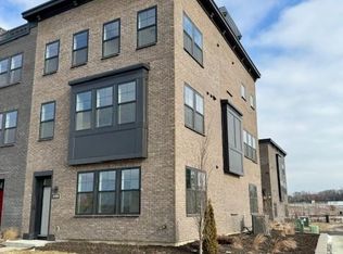 870 N Mount Curve Blvd, Saint Paul, MN 55116