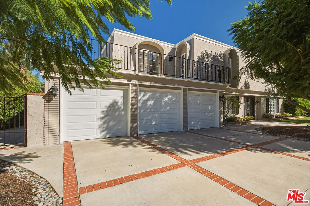 5 bed, 4.0 bath, 3198 sqft, $8,995 — Photo 4