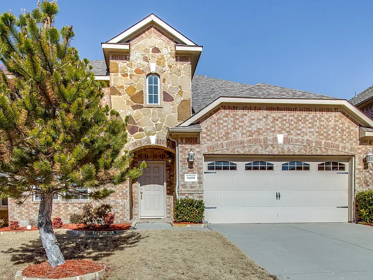 9400 Harrell Dr — Photo 1