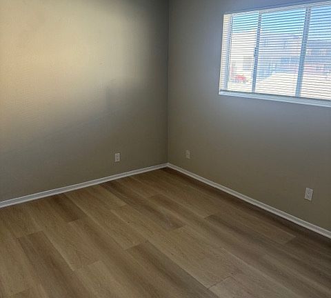 3rd image of 702 Manhattan Ave APT A