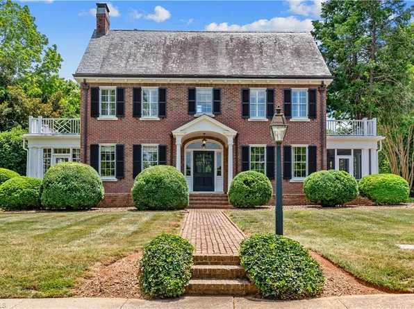 203 Wentworth Dr, Greensboro, NC 27408