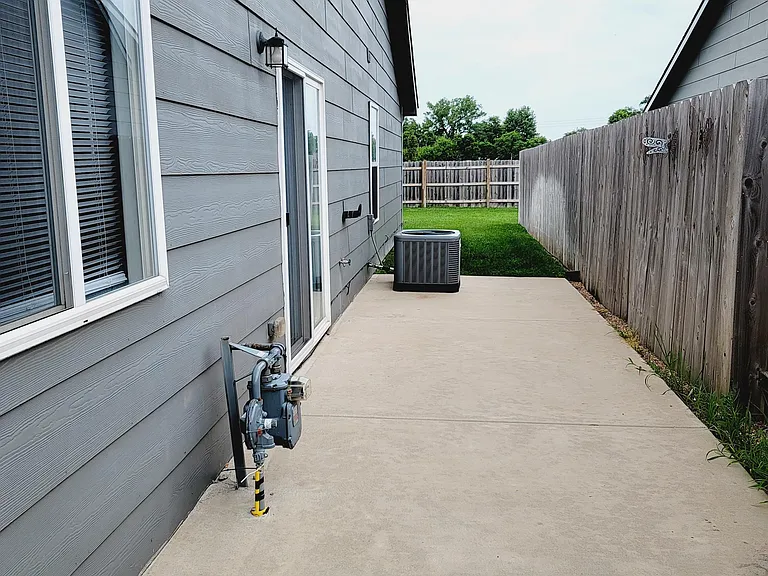 1318 N Curtis Ct — Photo 4