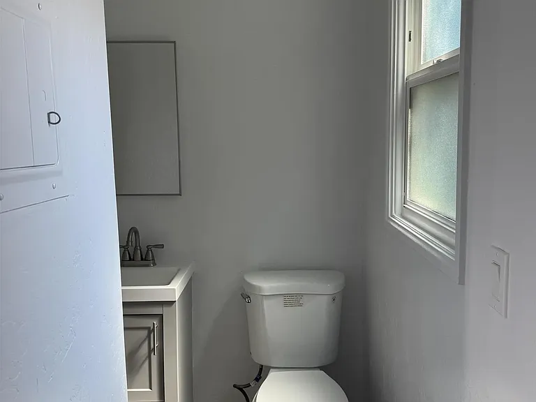 170 Garrett Ave #1/2 — Photo 6