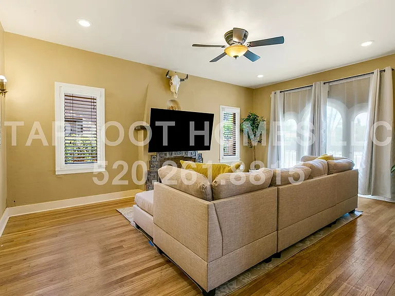 1911 E Hawthorne St — Photo 7