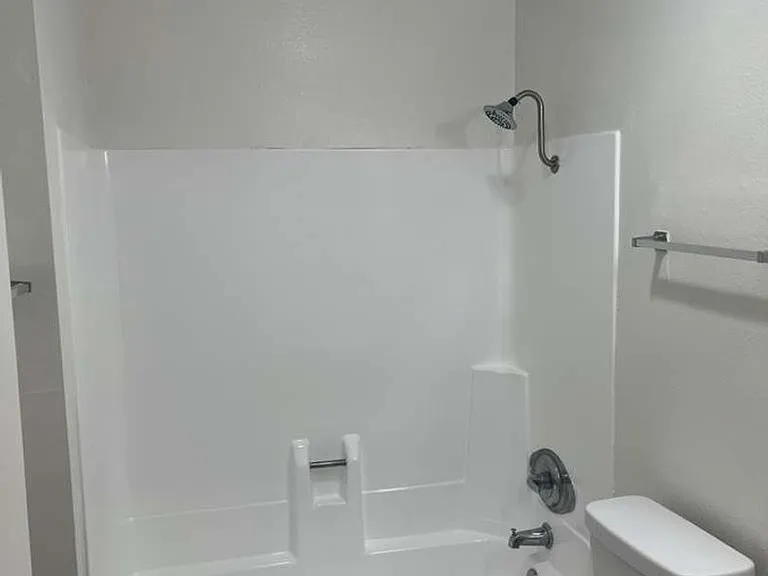 1422 Holly Ave — Photo 4
