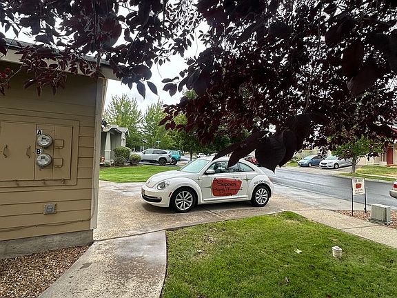 4th image of 858 NE Hidden Valley Dr #1