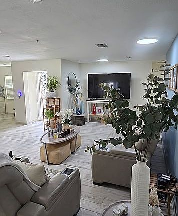 3rd image of 3512 Lori Ln S