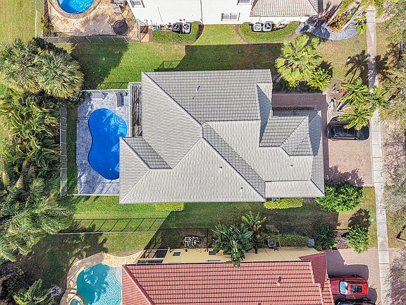 4th image of 15643 Messina Isle Court