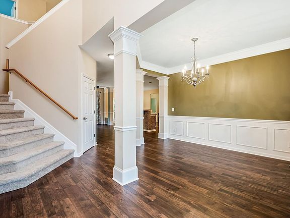 4th image of 7404 Thornwood Ct