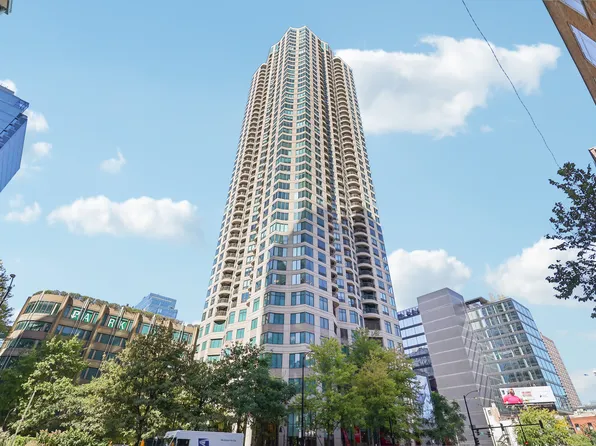 400 N La Salle Dr APT 3610, Chicago, IL 60654