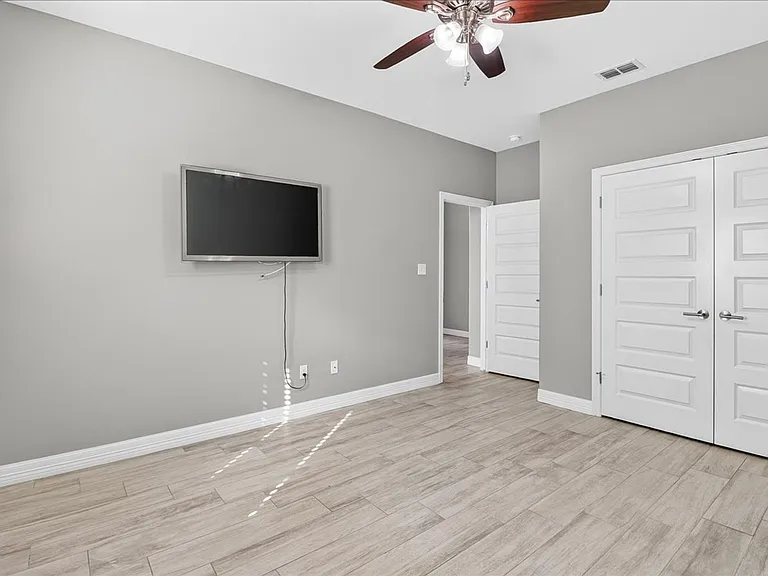 6718 Stuyvesant Ct — Photo 37