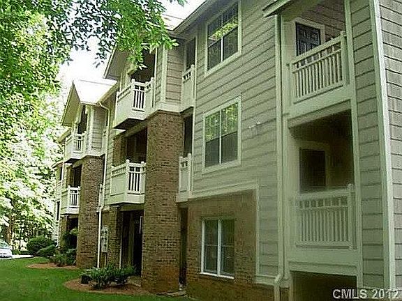 Chalcombe Court balconies and landscaped grounds.