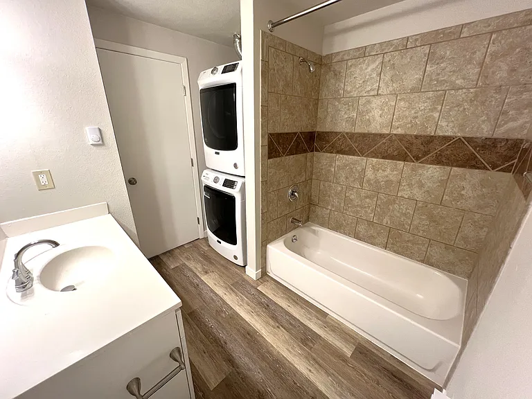 Aladdin Townhomes — Photo 16
