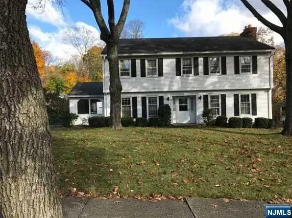 37 Bryden Pl, Ridgewood, NJ 07450