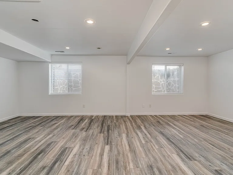 409 S 1125 W — Photo 9