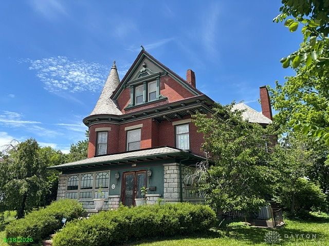 1st image of 330 W 4th St