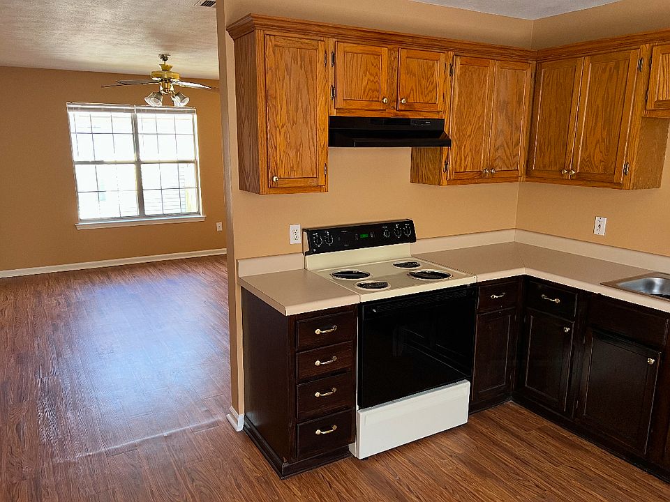 2nd image of 3885 Ledbetter Dr