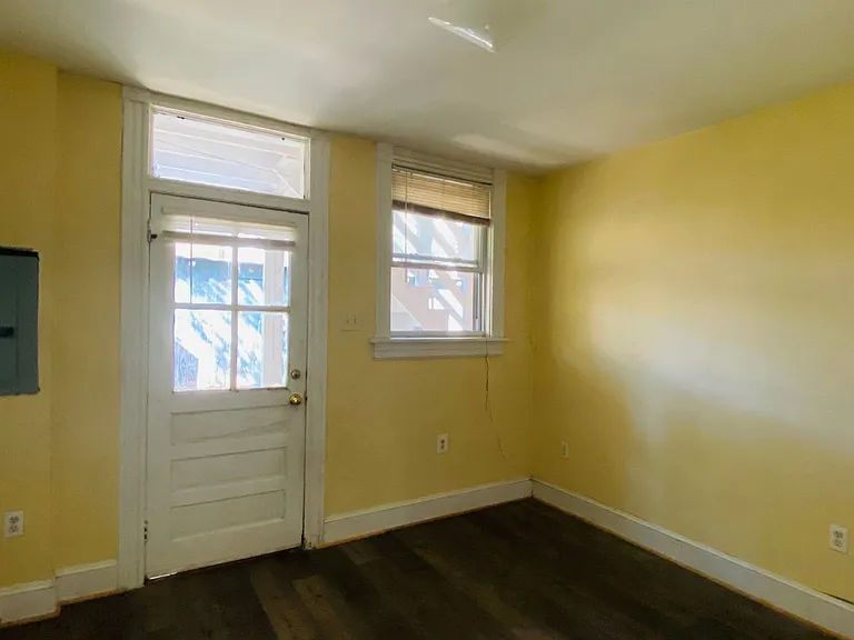 2 N. Dooley Ave. — Photo 8