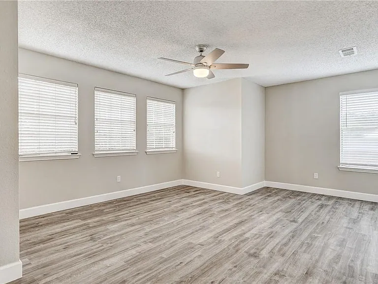 6009 Avery Island Ave — Photo 14