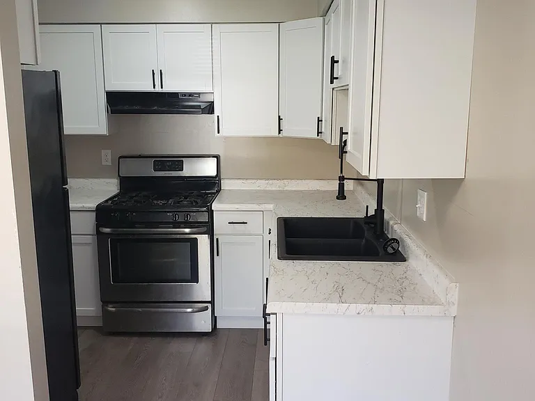 6228 Kathryn Ct #B — Photo 2