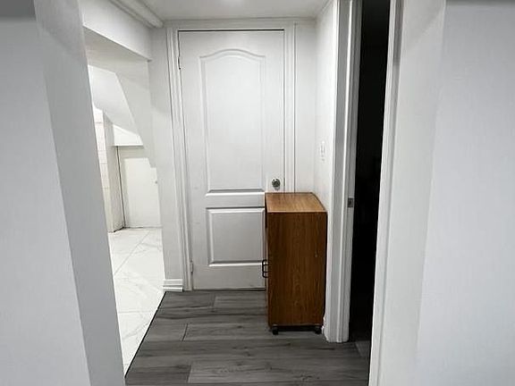 5th image of 106 Holcolm Rd #Basement