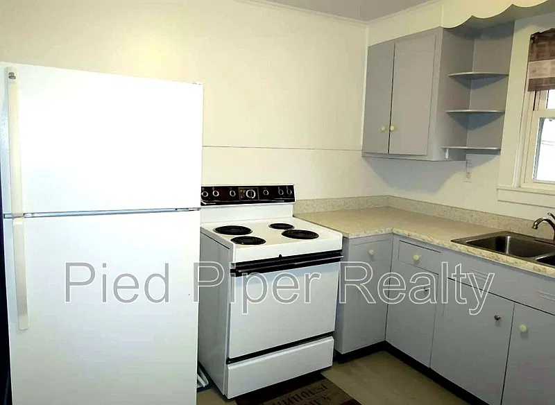2 bed, 1.0 bath, 1136 sqft, $1,250 — Photo 2