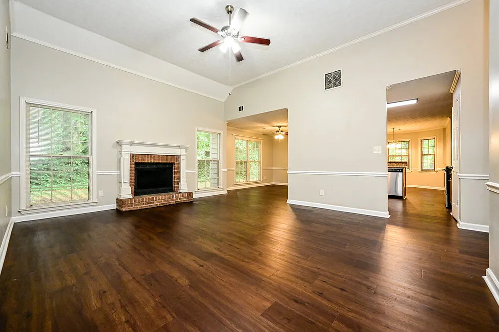 3 bed, 2.0 bath, 1701 sqft, $1,820 — Photo 4