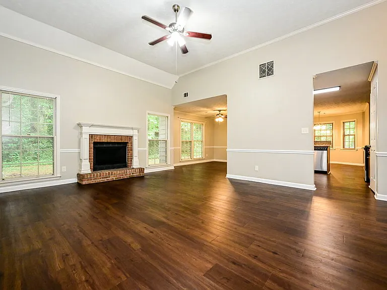 1204 Garden Path SE — Photo 4